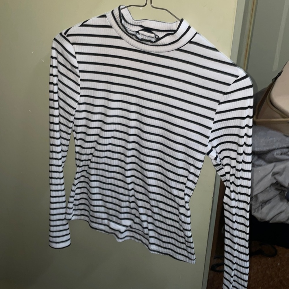 Black and white long sleeve sweater
